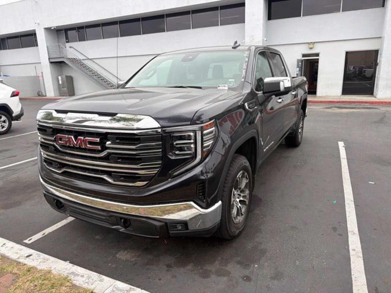 2025 GMC Sierra 1500 SLT 2