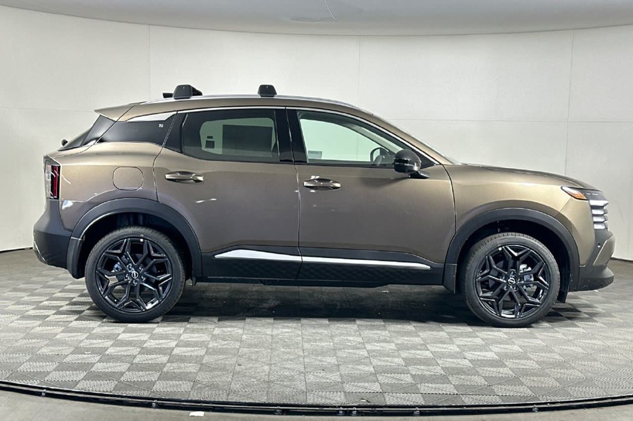 2026 Nissan Kicks SR 2