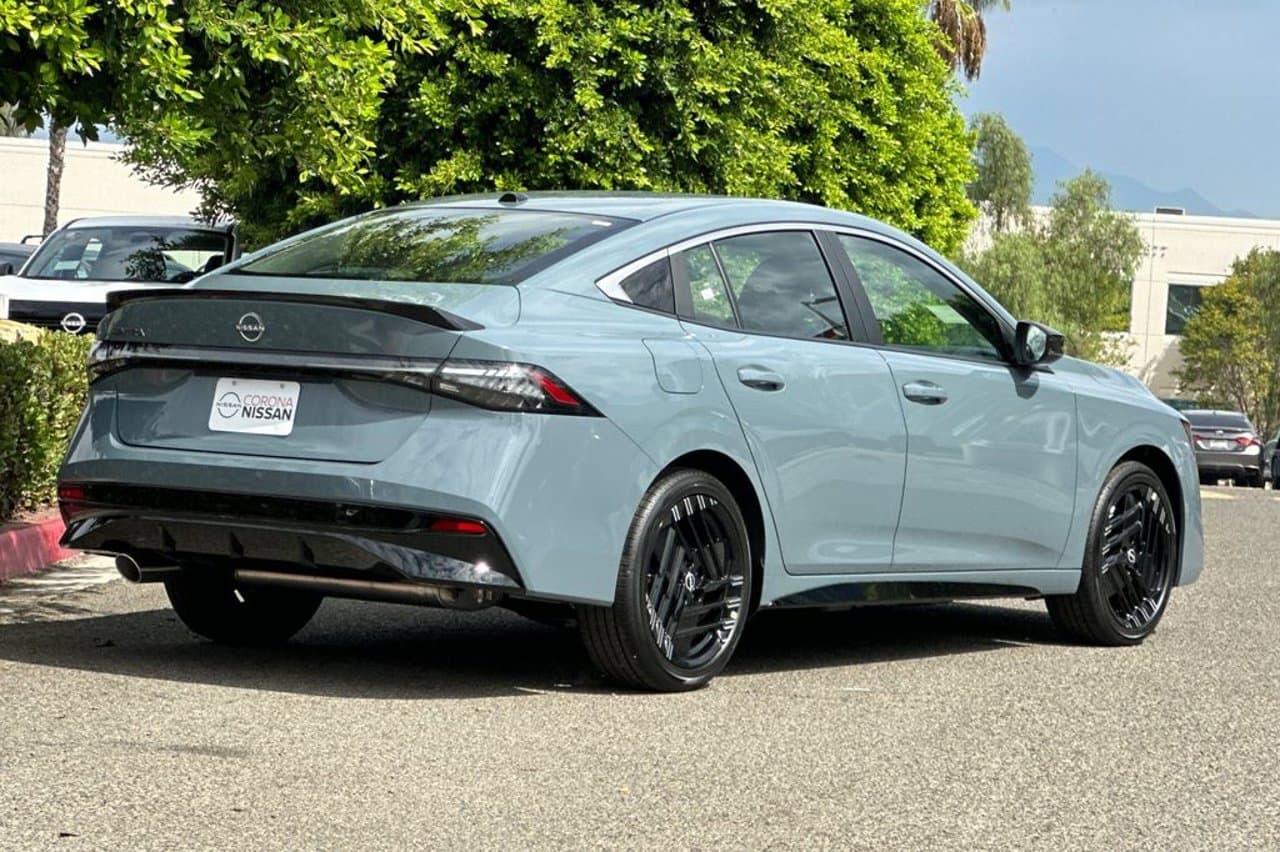2027 Nissan Sentra SR 4