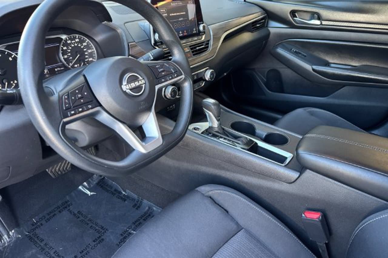 2025 Nissan Altima SV 8