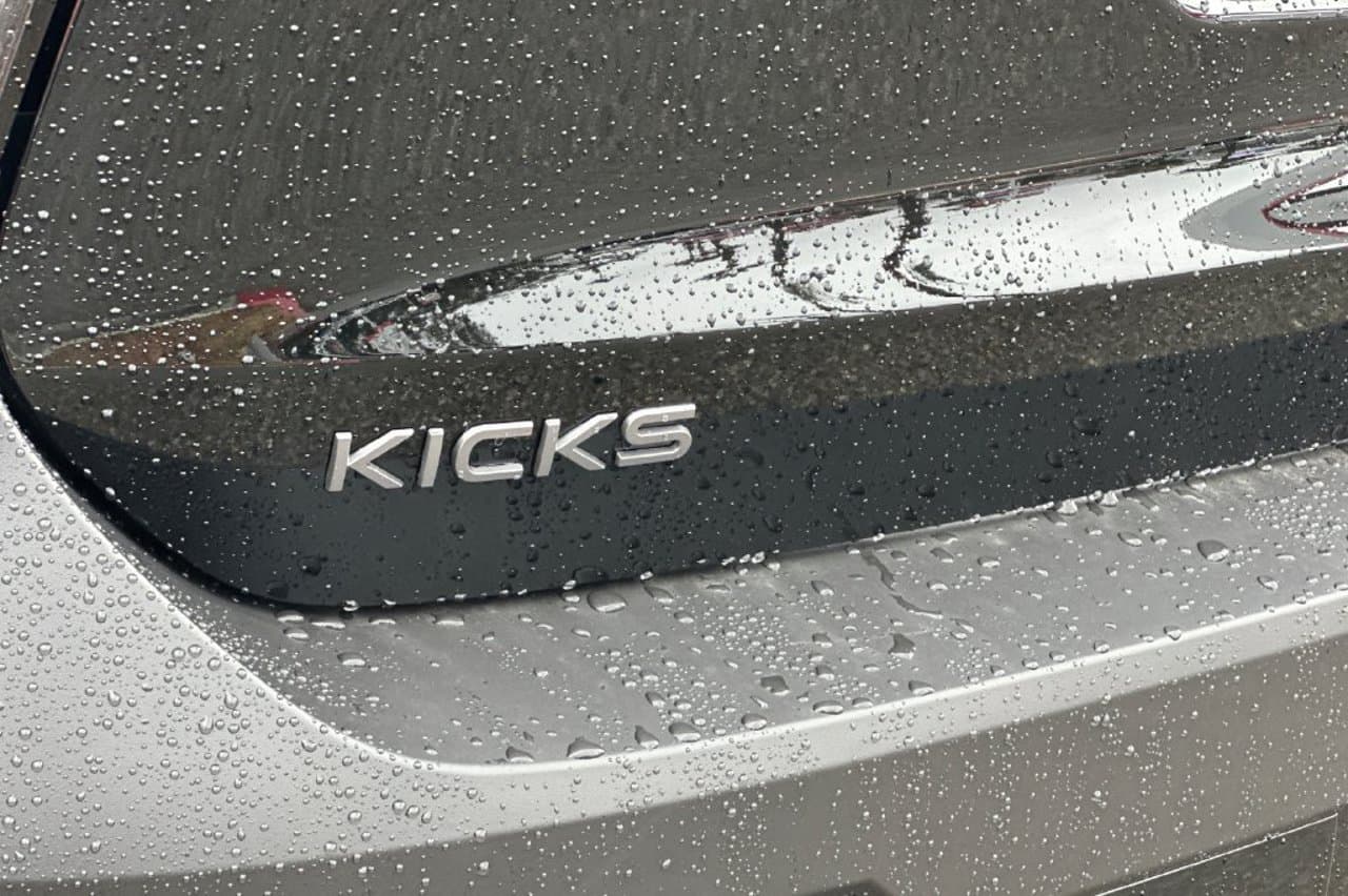 2027 Nissan Kicks SV 23
