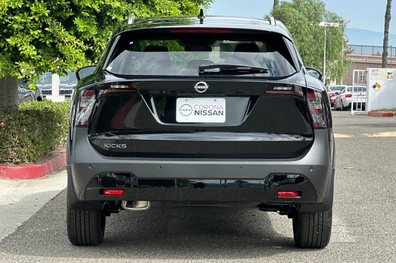 2027 Nissan Kicks SR 5