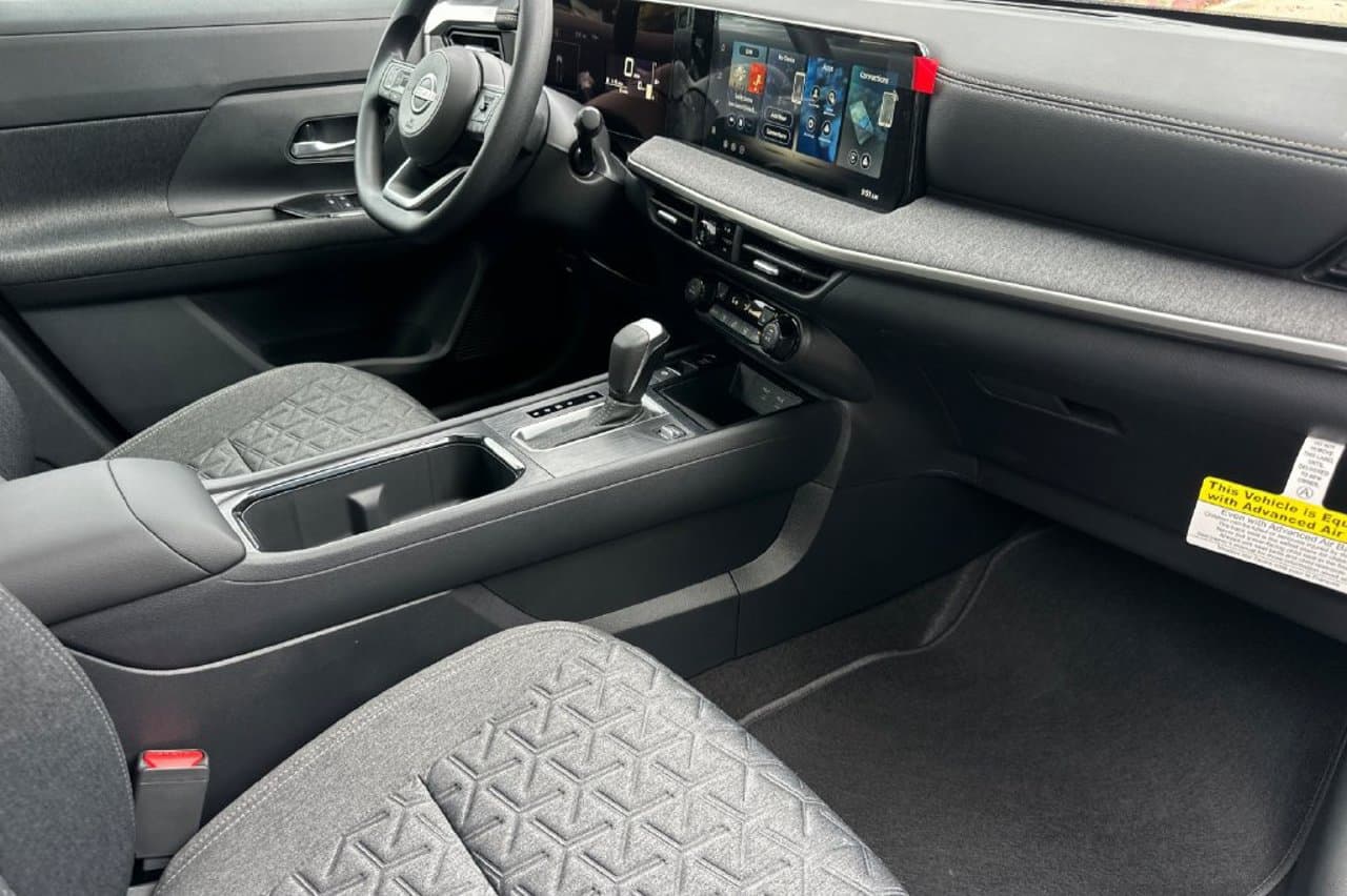 2027 Nissan Kicks SV 14