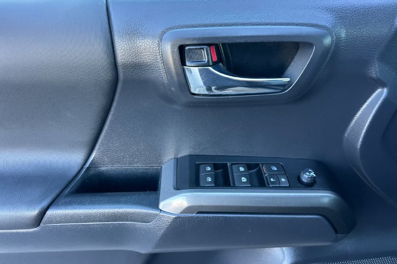2023 Toyota Tacoma 4WD TRD Off Road 8