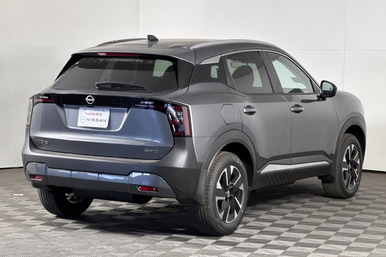 2027 Nissan Kicks SV 3