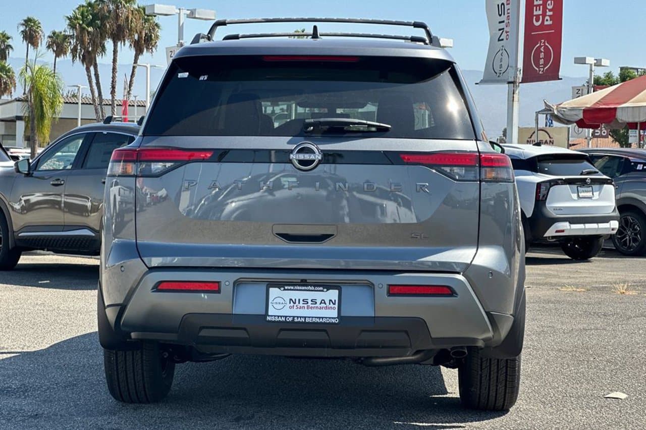 2026 Nissan Pathfinder SL 4