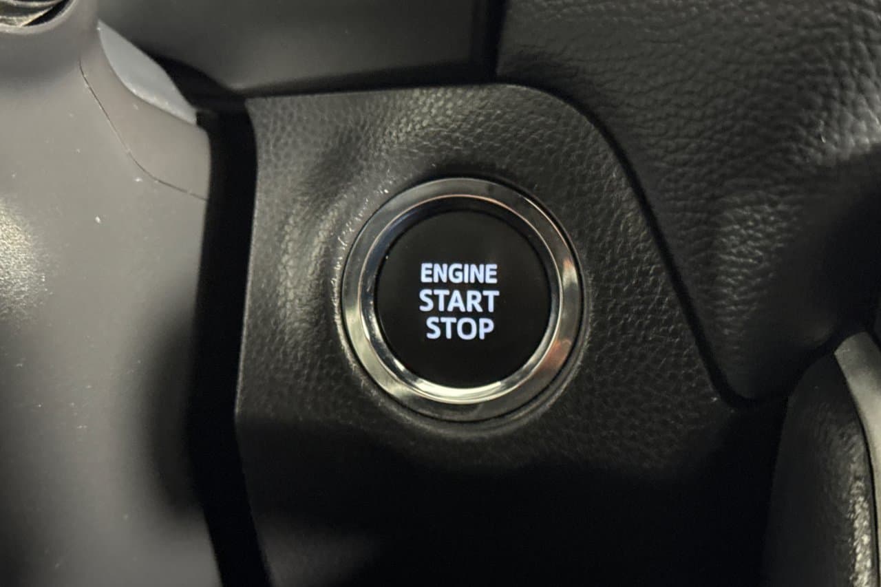 2025 Toyota RAV4 XLE 19