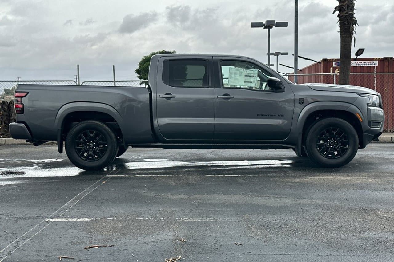 2027 Nissan Frontier SV 2