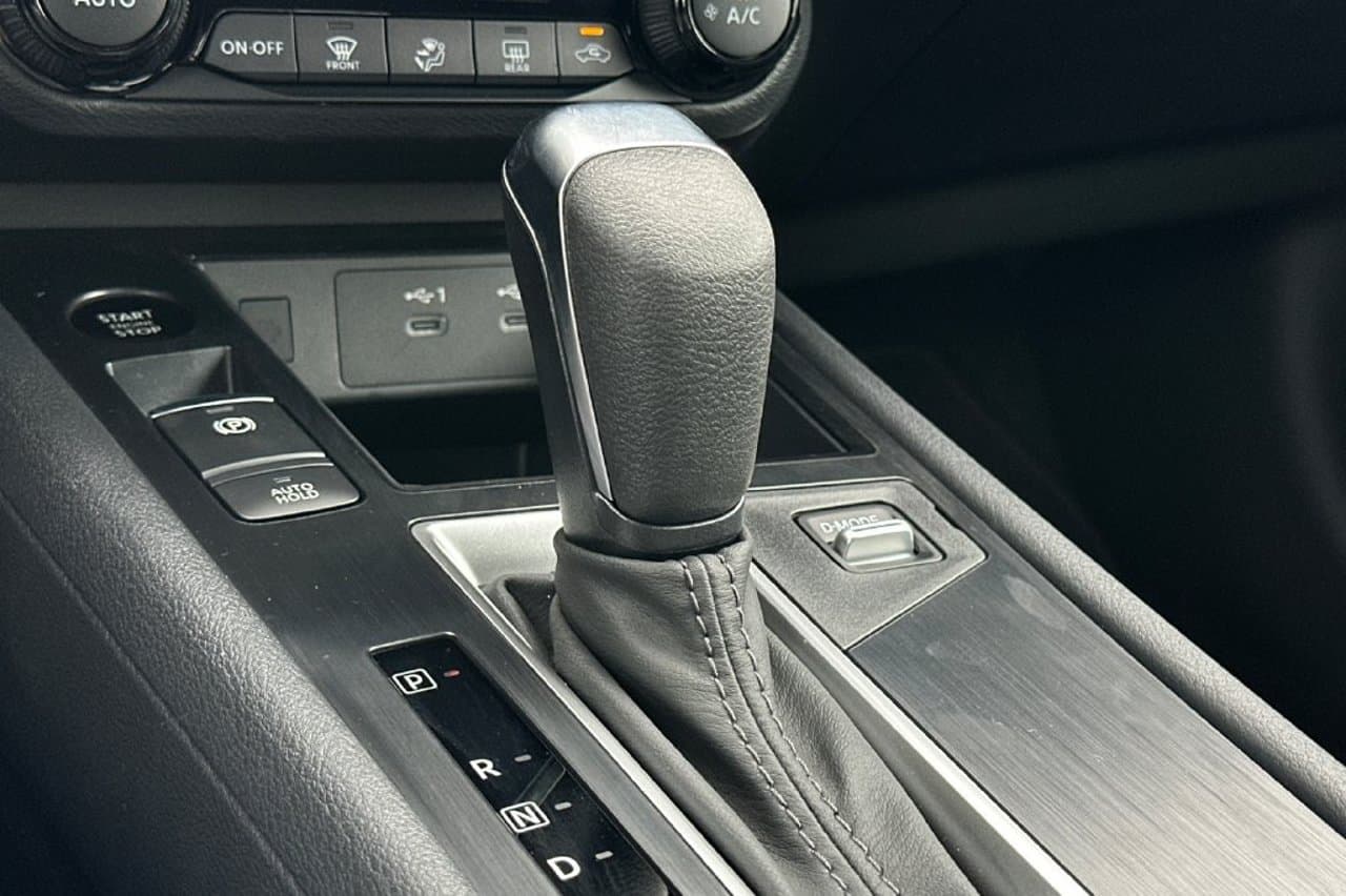 2027 Nissan Kicks SV 18