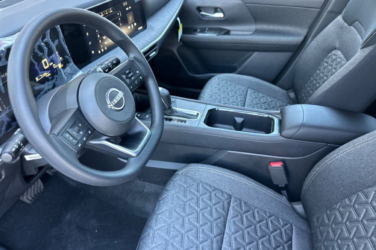 2027 Nissan Kicks SV 7