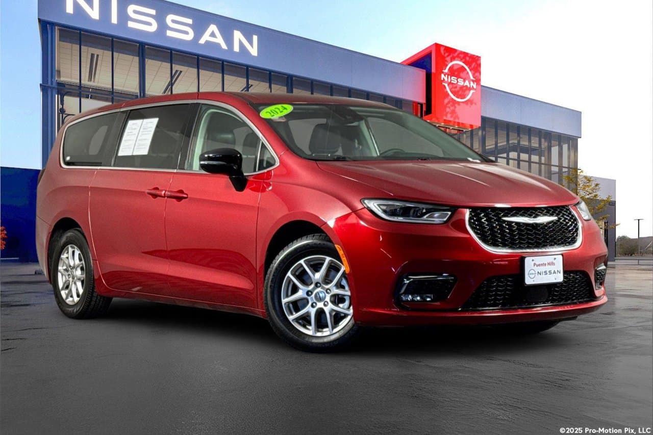 2024 Chrysler Pacifica Touring L 1