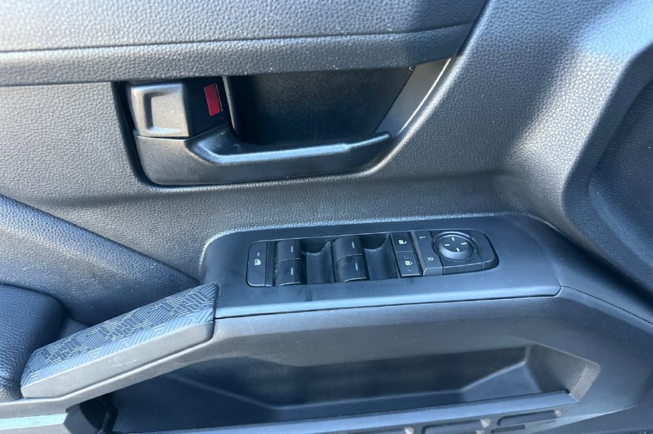 2025 Toyota Tacoma 4WD SR5 9