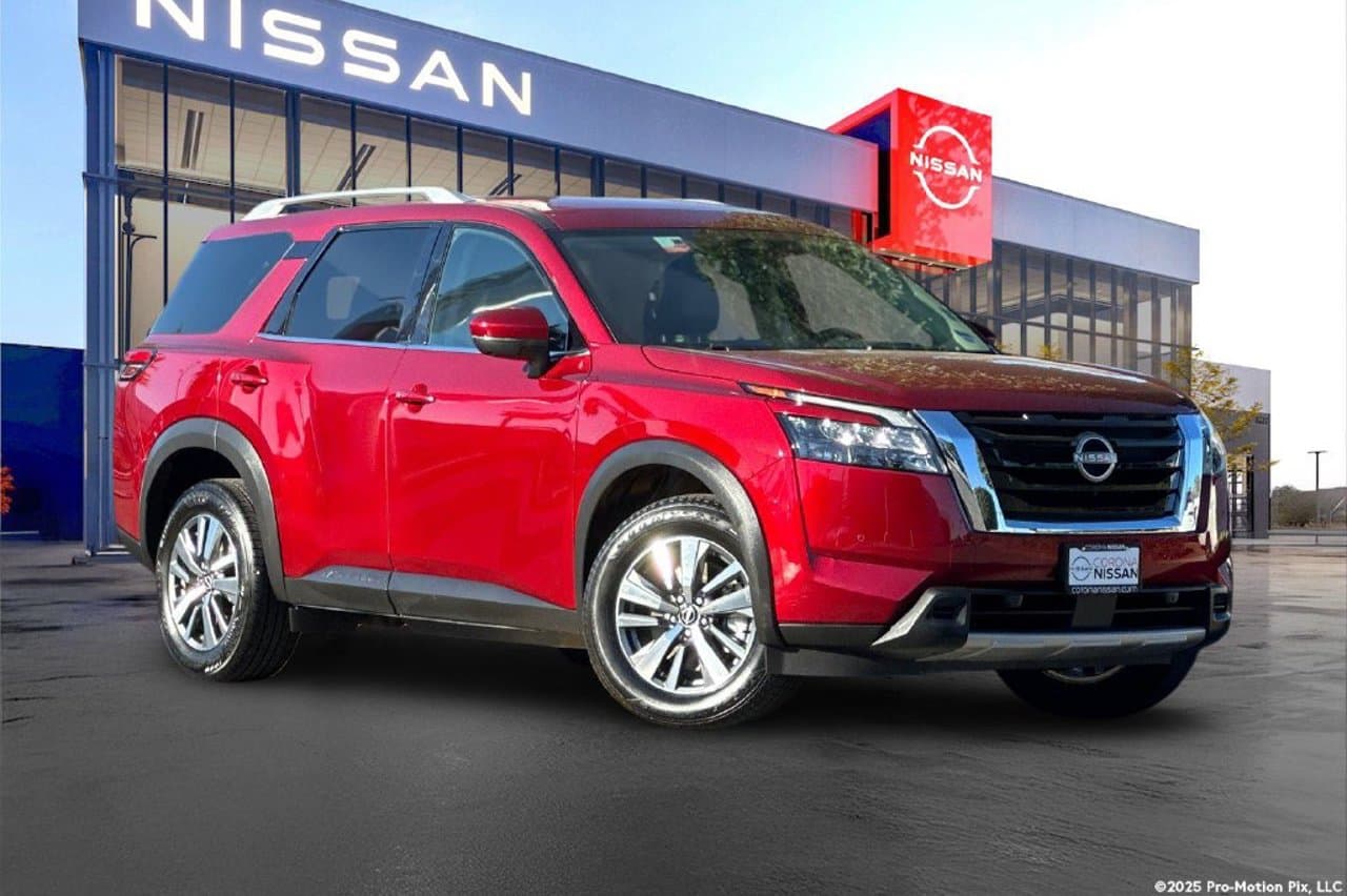 2025 Nissan Pathfinder SL 2