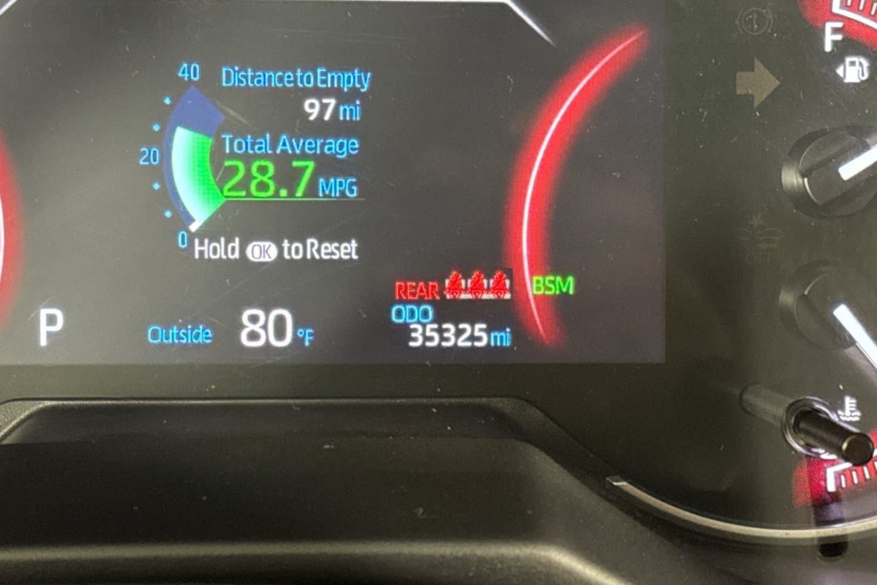 2025 Toyota RAV4 XLE 22