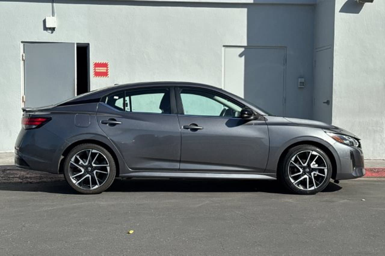 2025 Nissan Sentra SR 3
