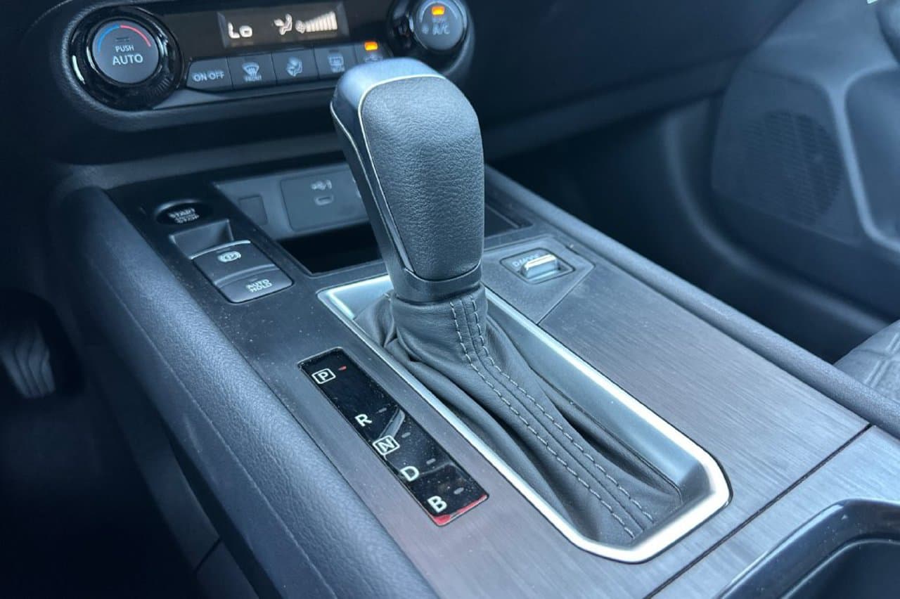 2027 Nissan Kicks SV 18