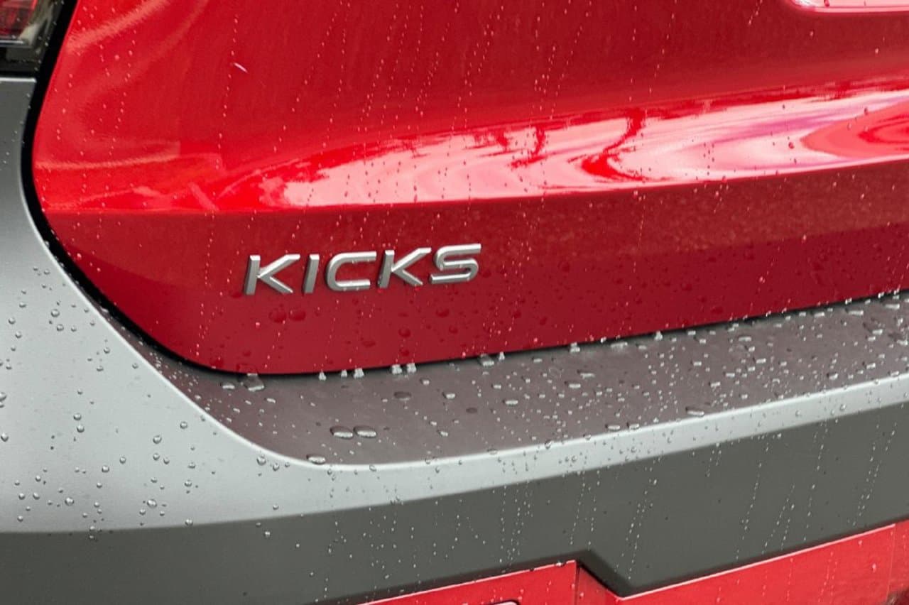 2027 Nissan Kicks SV 23