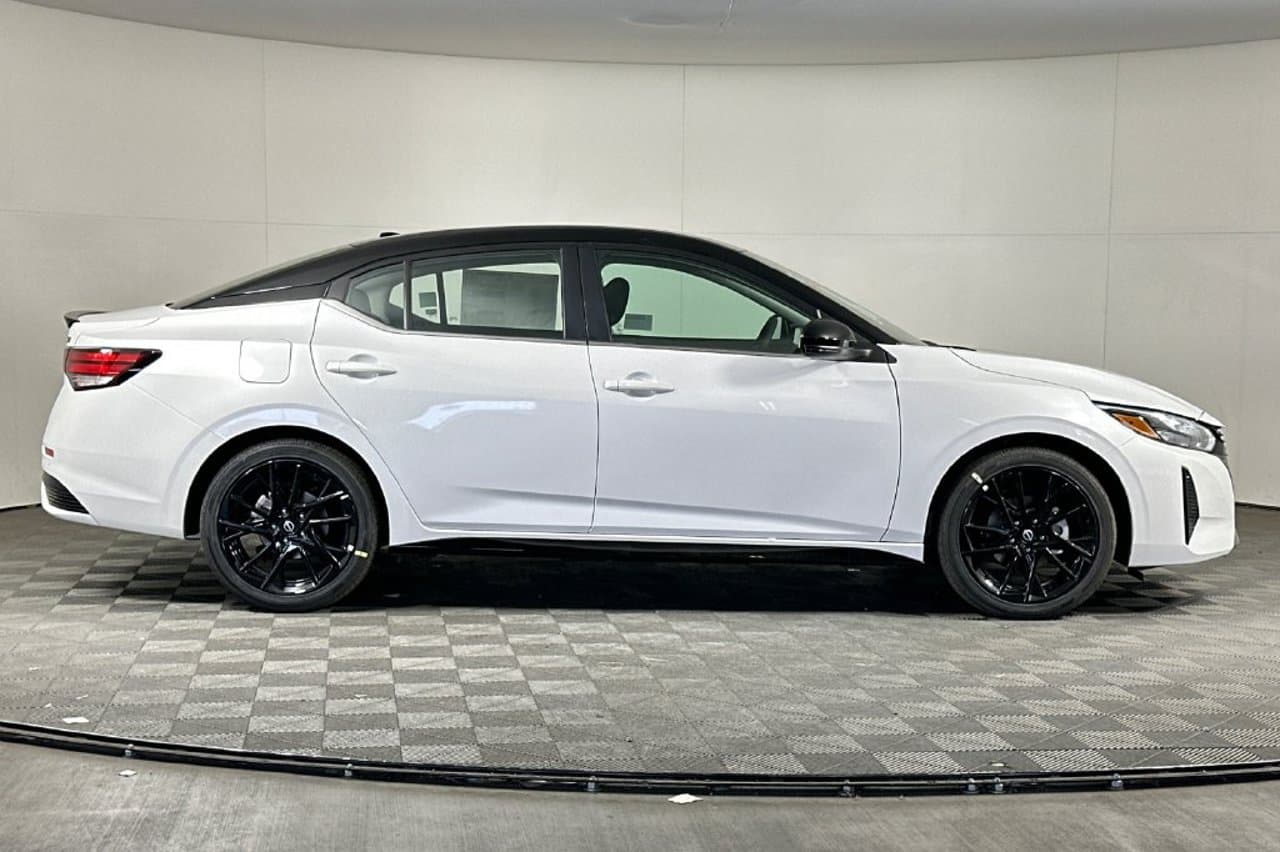 2025 Nissan Sentra SR 2