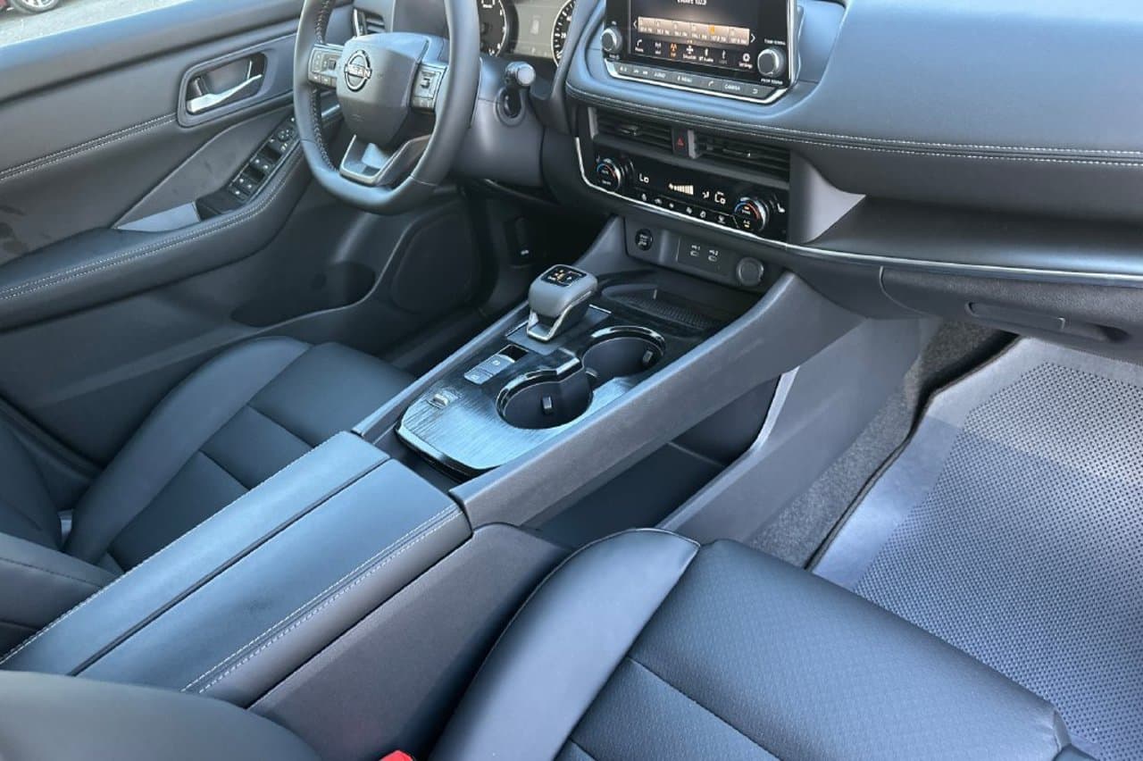 2027 Nissan Rogue Dark Armor 14