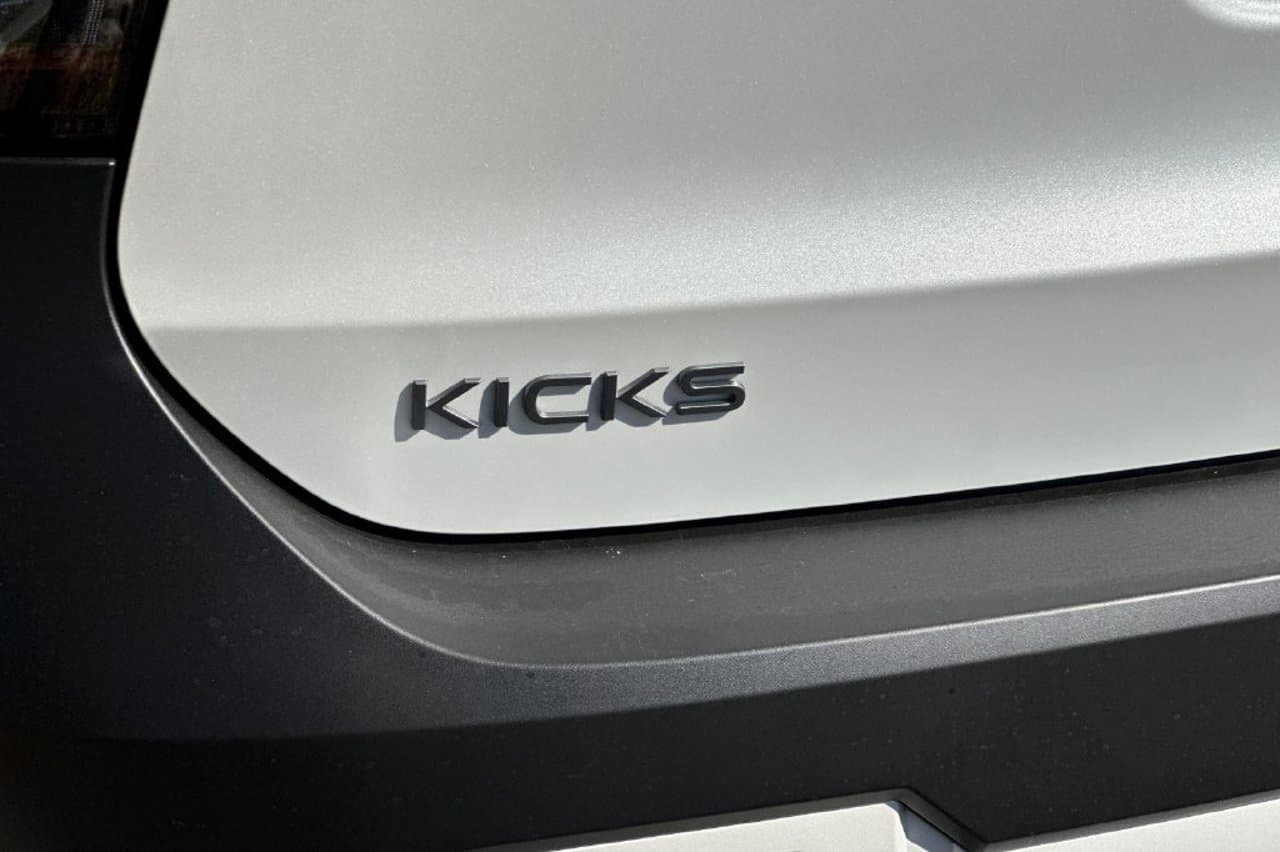 2027 Nissan Kicks SV 23