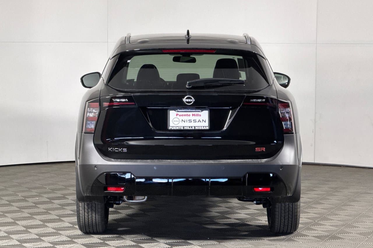 2026 Nissan Kicks SR 4