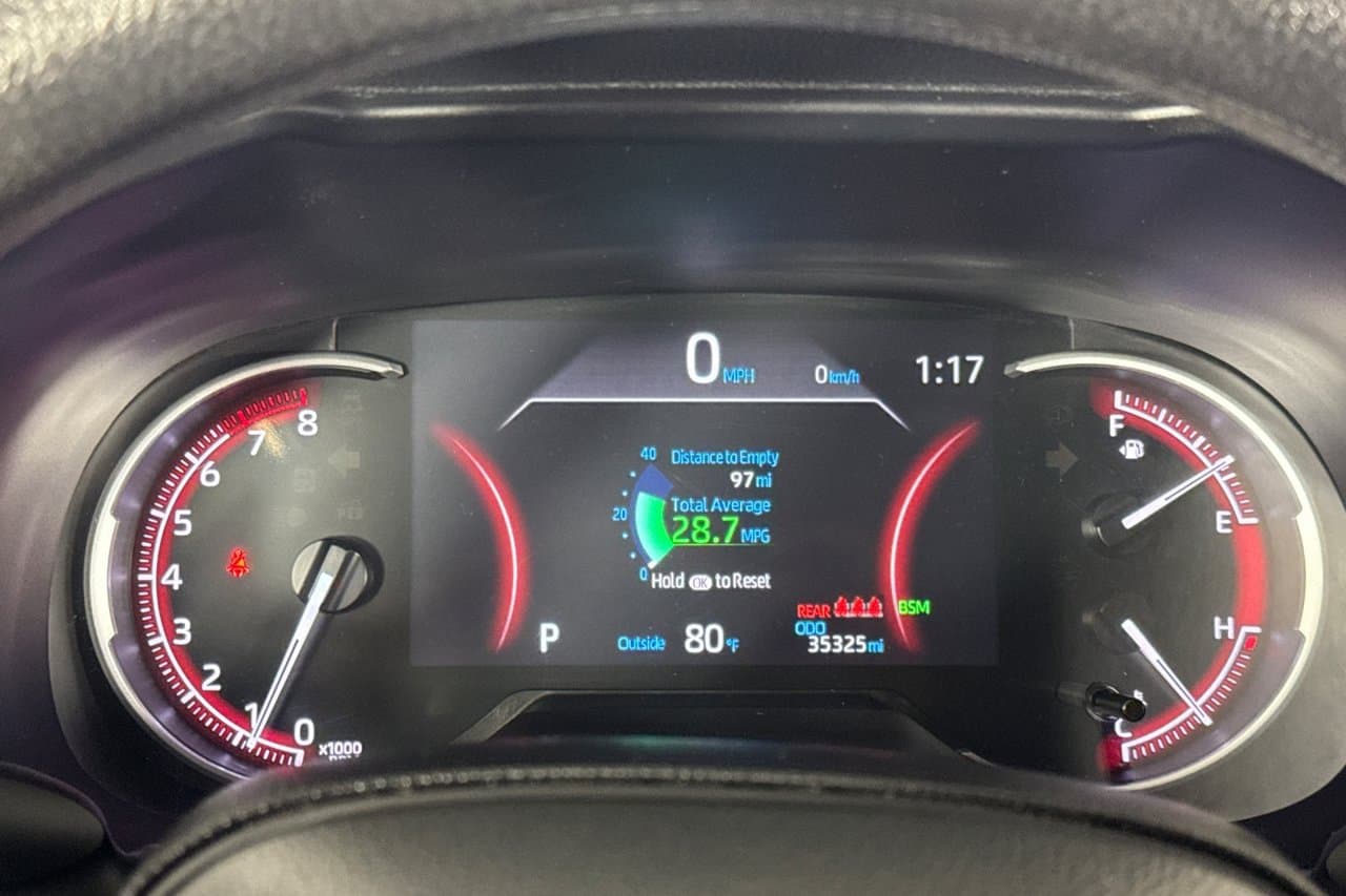 2025 Toyota RAV4 XLE 21
