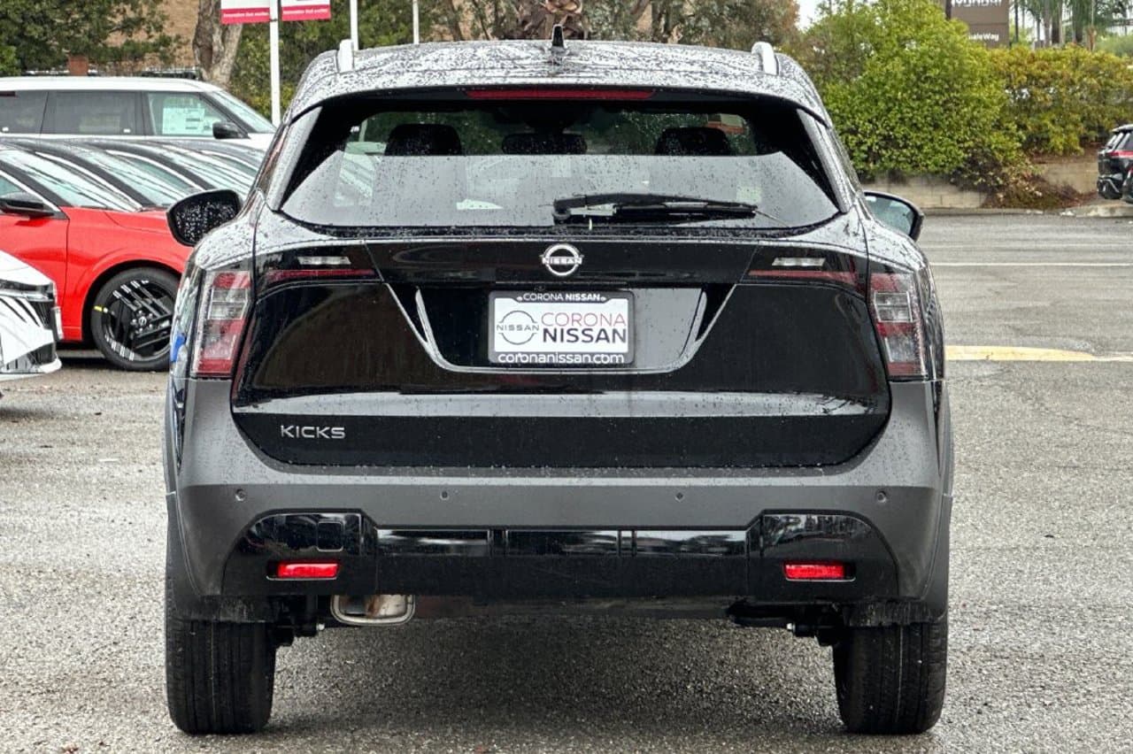 2027 Nissan Kicks SR 5