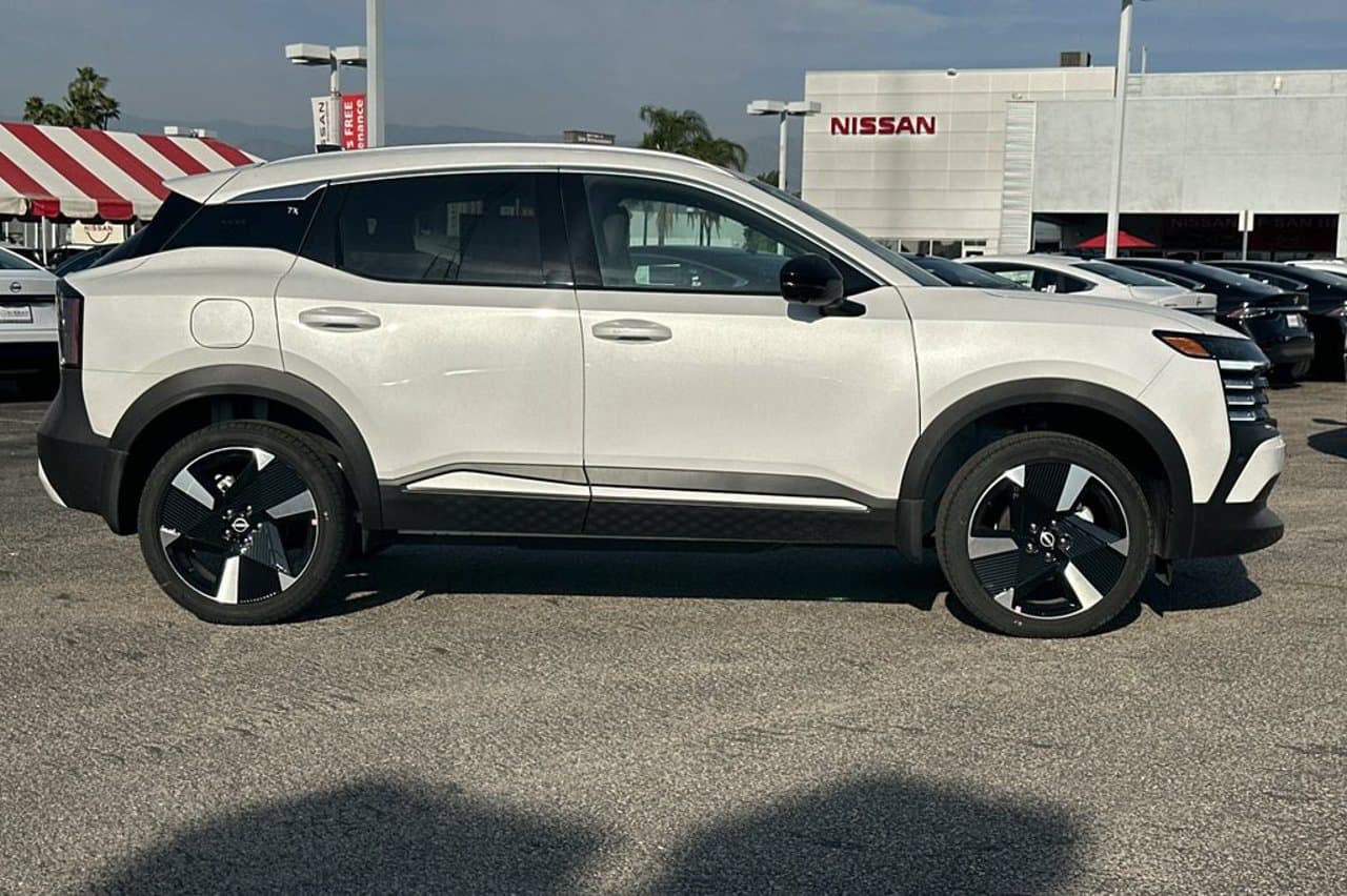 2026 Nissan Kicks SR 2
