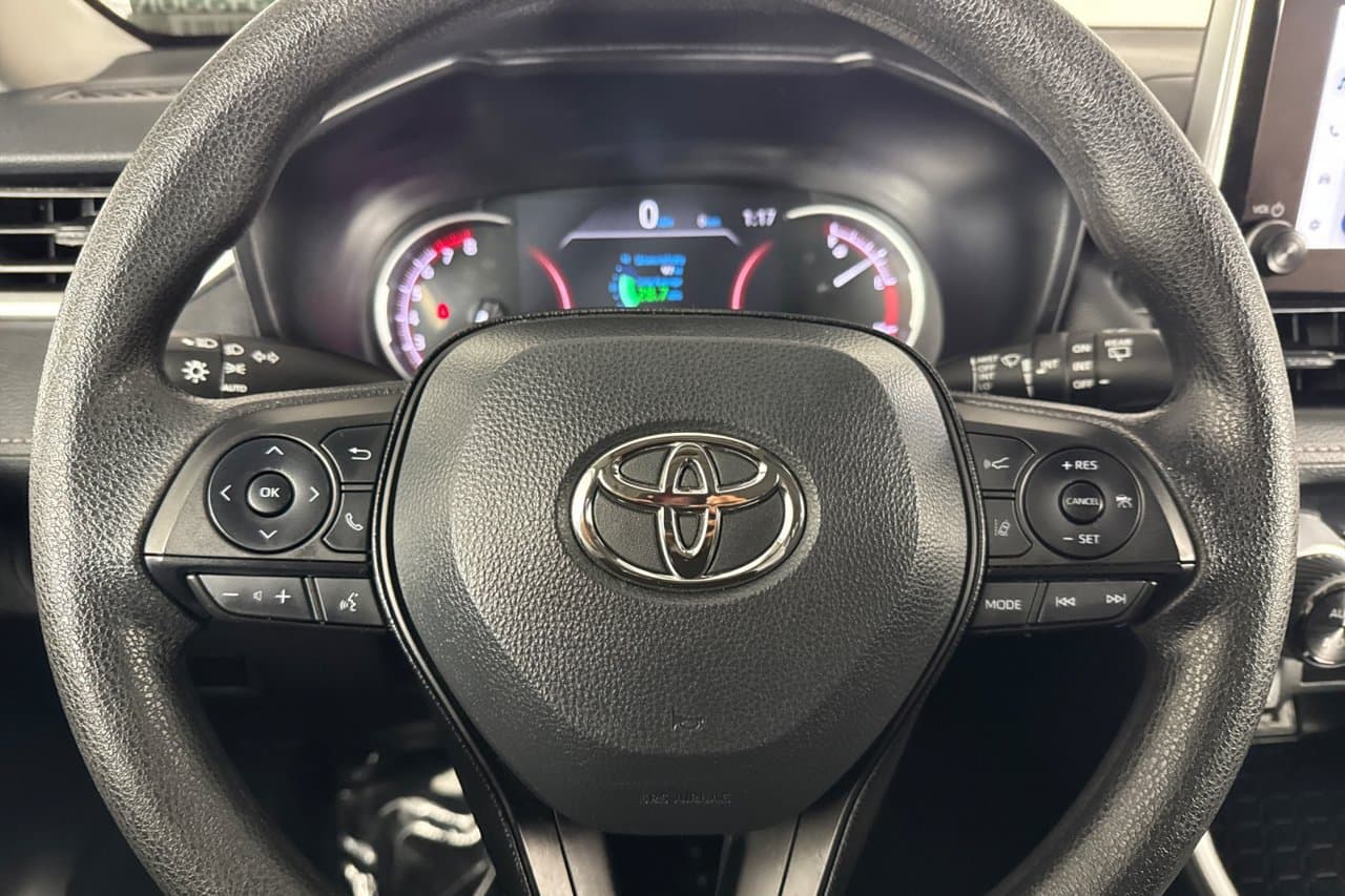 2025 Toyota RAV4 XLE 20