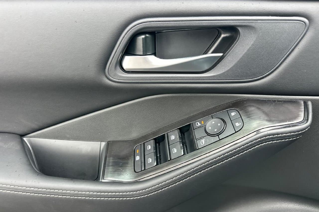 2026 Nissan Rogue SV 8