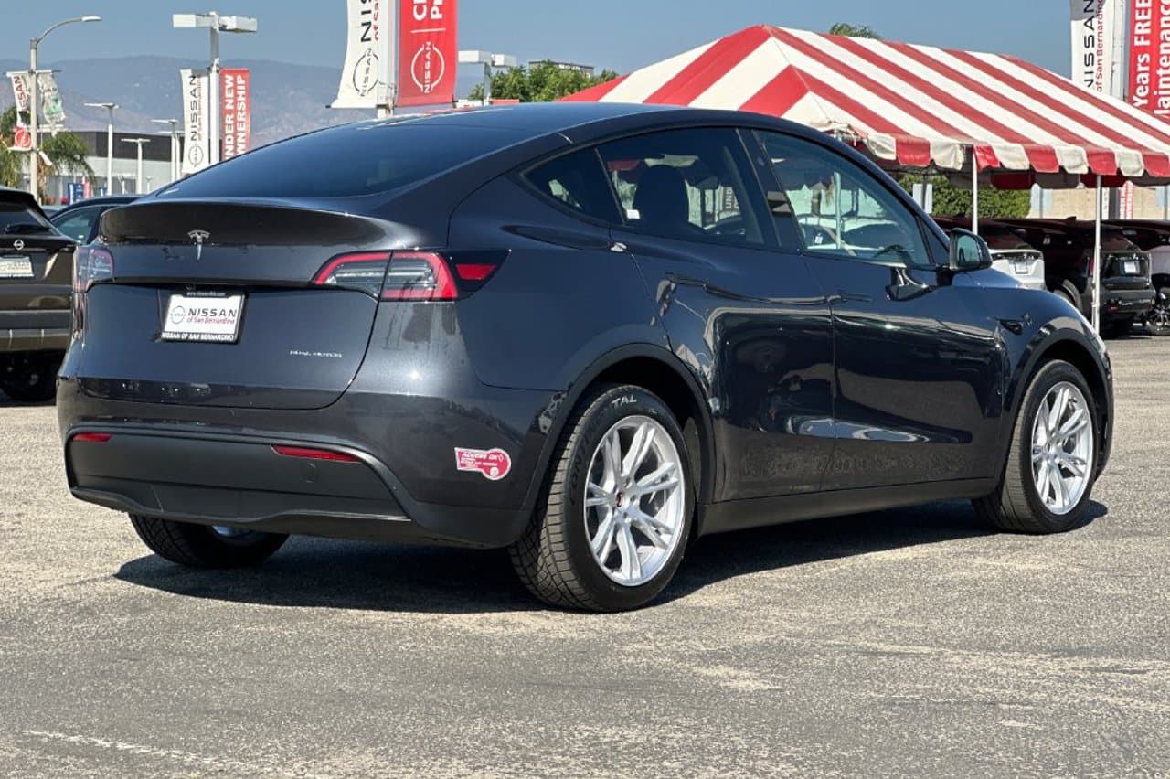 2024 Tesla Model Y Long Range 3