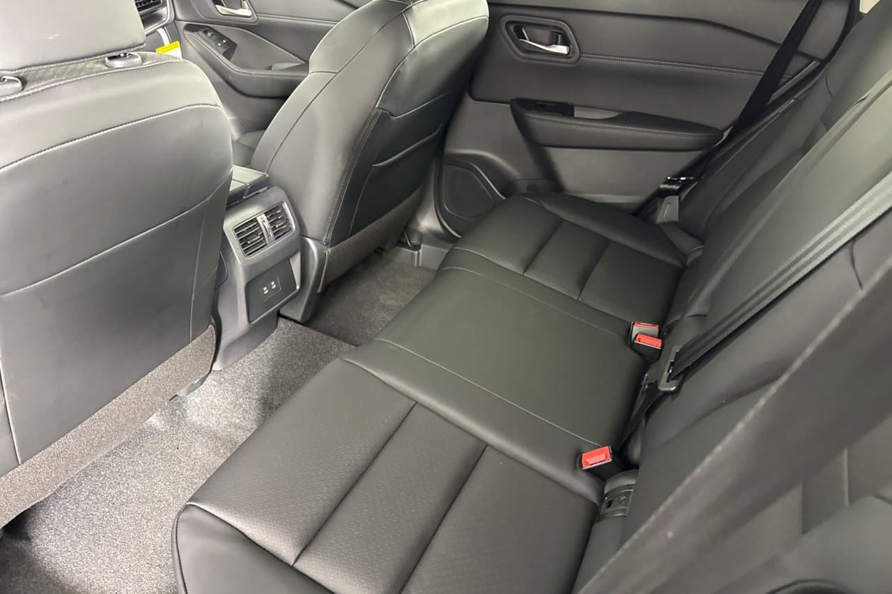 2026 Nissan Rogue Dark Armor 9