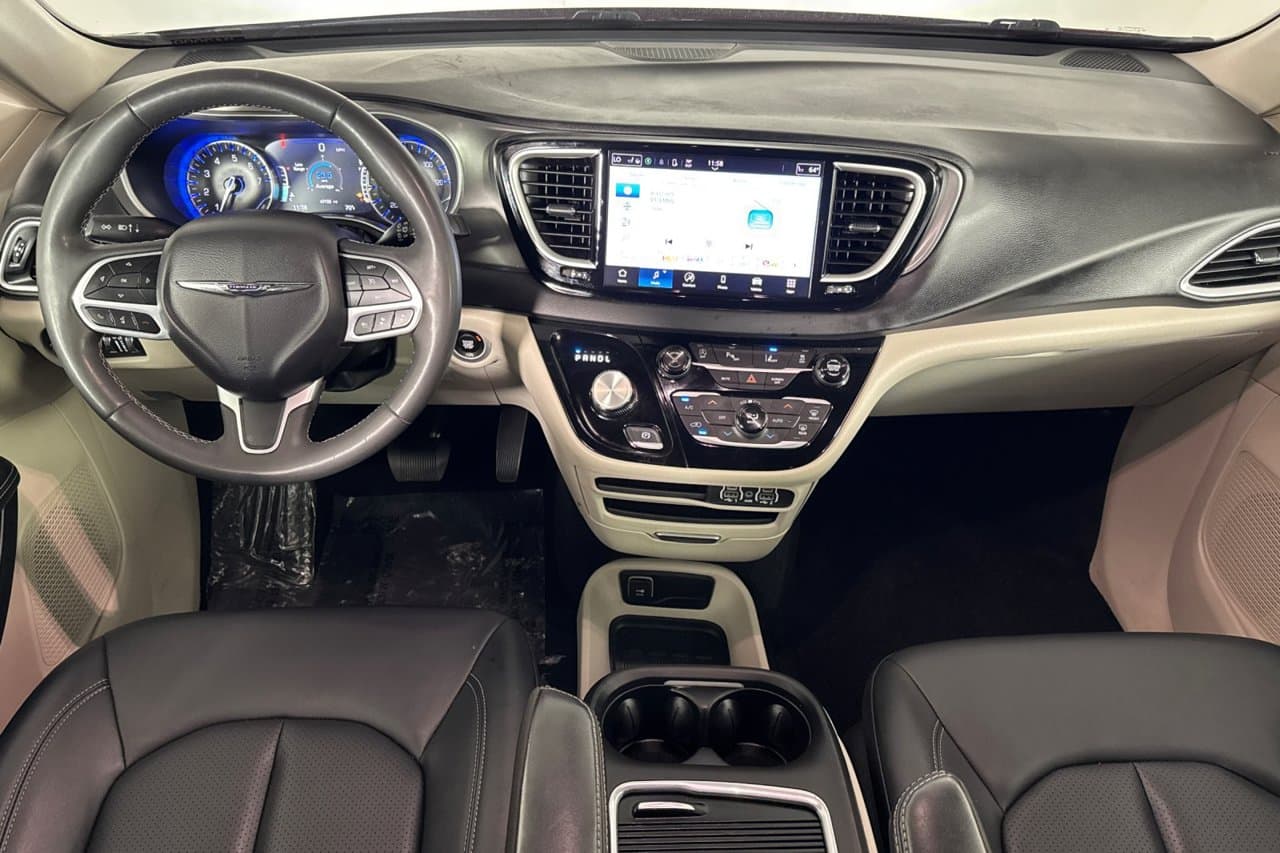 2024 Chrysler Pacifica Touring L 10