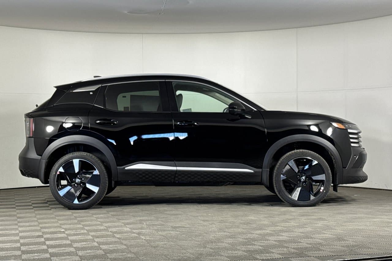 2026 Nissan Kicks SR 2