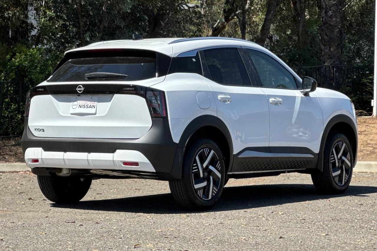 2027 Nissan Kicks SV 4