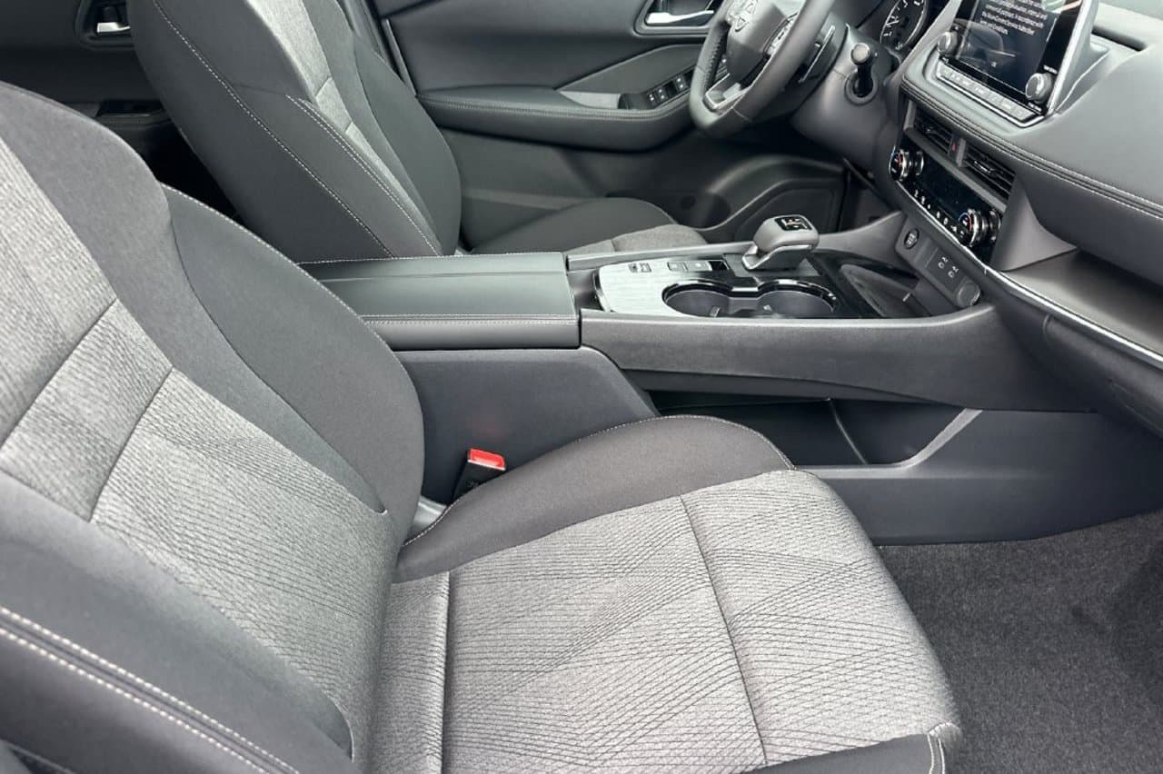 2026 Nissan Rogue SV 13