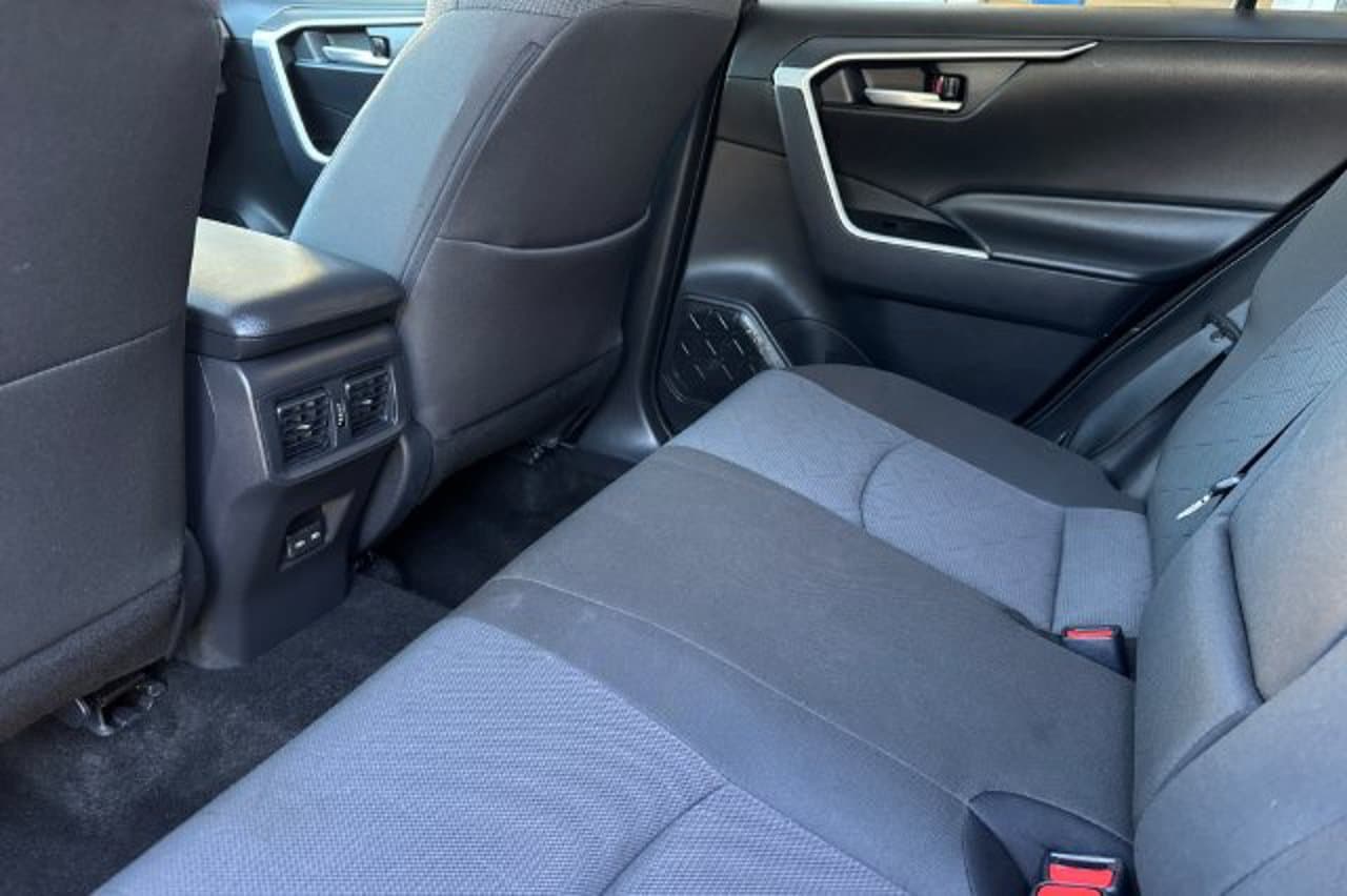 2025 Toyota RAV4 Hybrid XLE 10