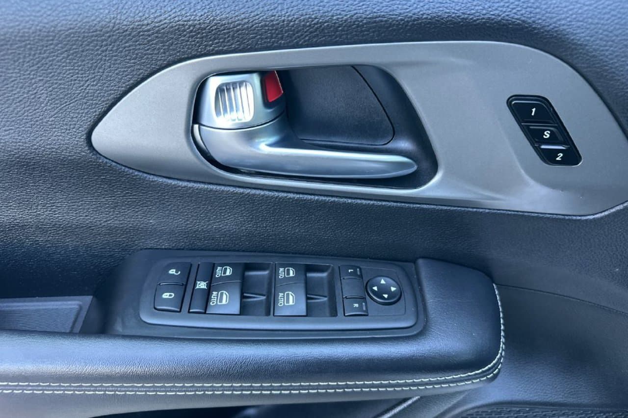 2025 Chrysler Pacifica Select 9
