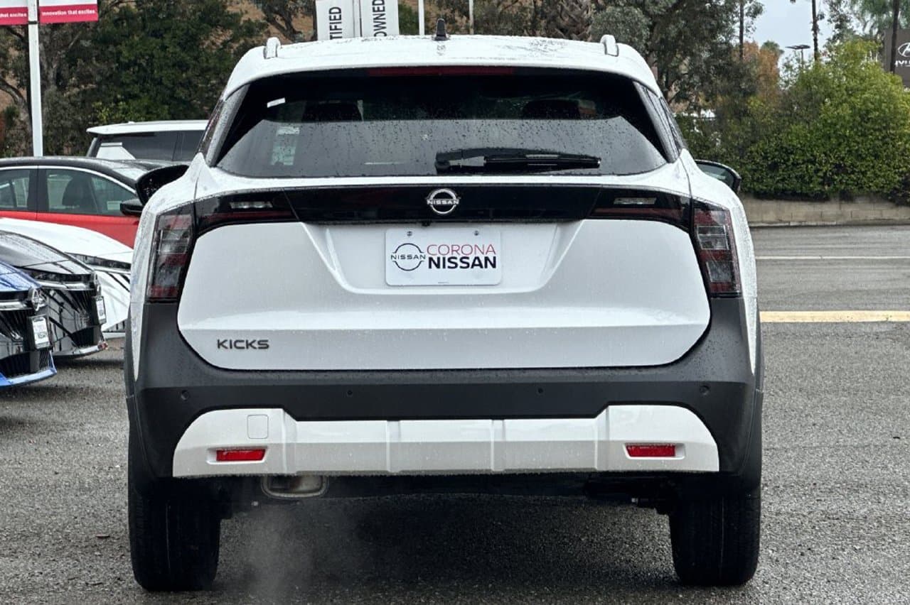 2027 Nissan Kicks SR 5