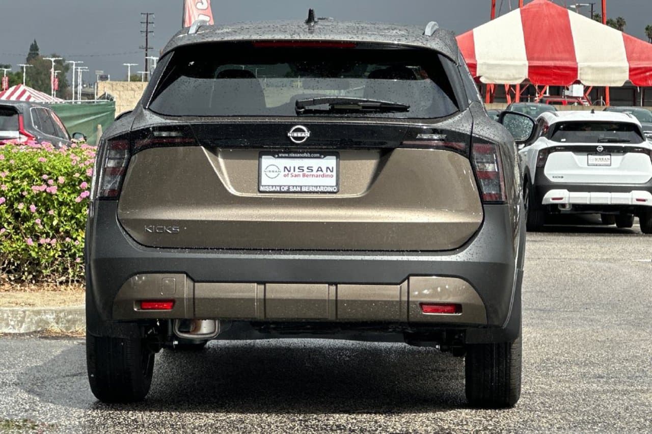 2027 Nissan Kicks SV 4