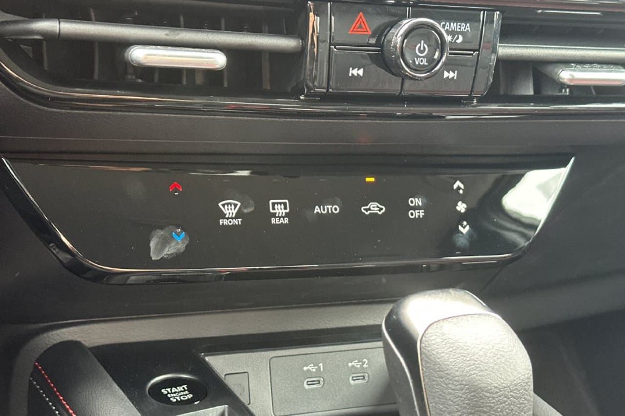 2027 Nissan Kicks SR 17