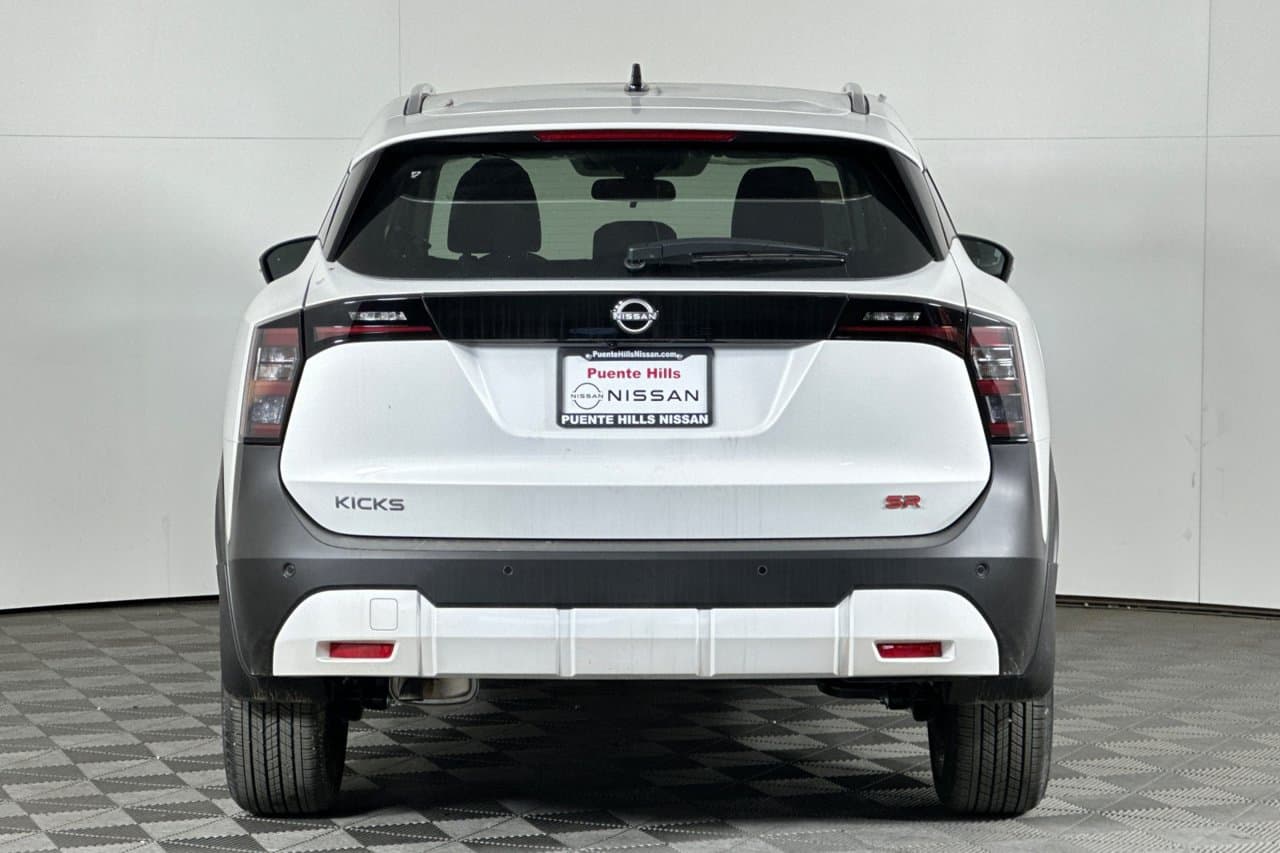 2026 Nissan Kicks SR 4