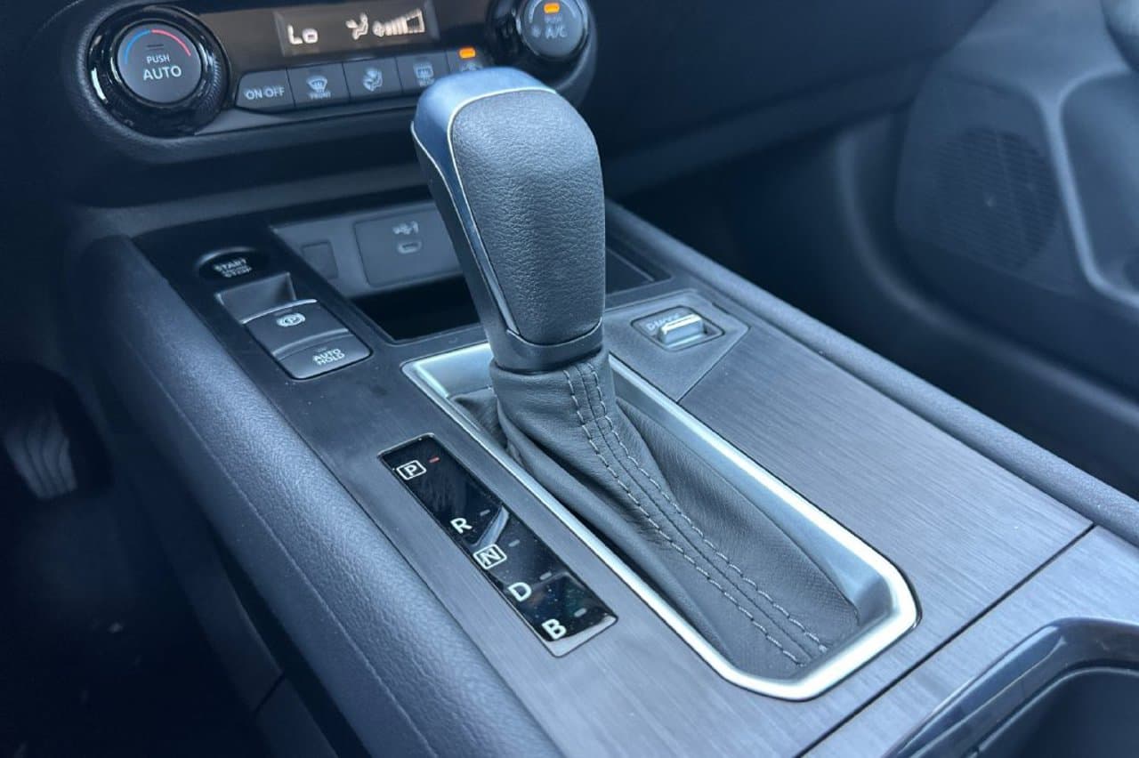 2027 Nissan Kicks SV 19