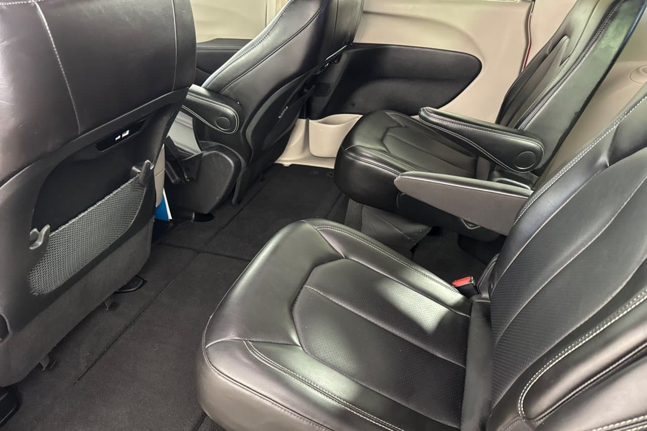 2024 Chrysler Pacifica Touring L 9