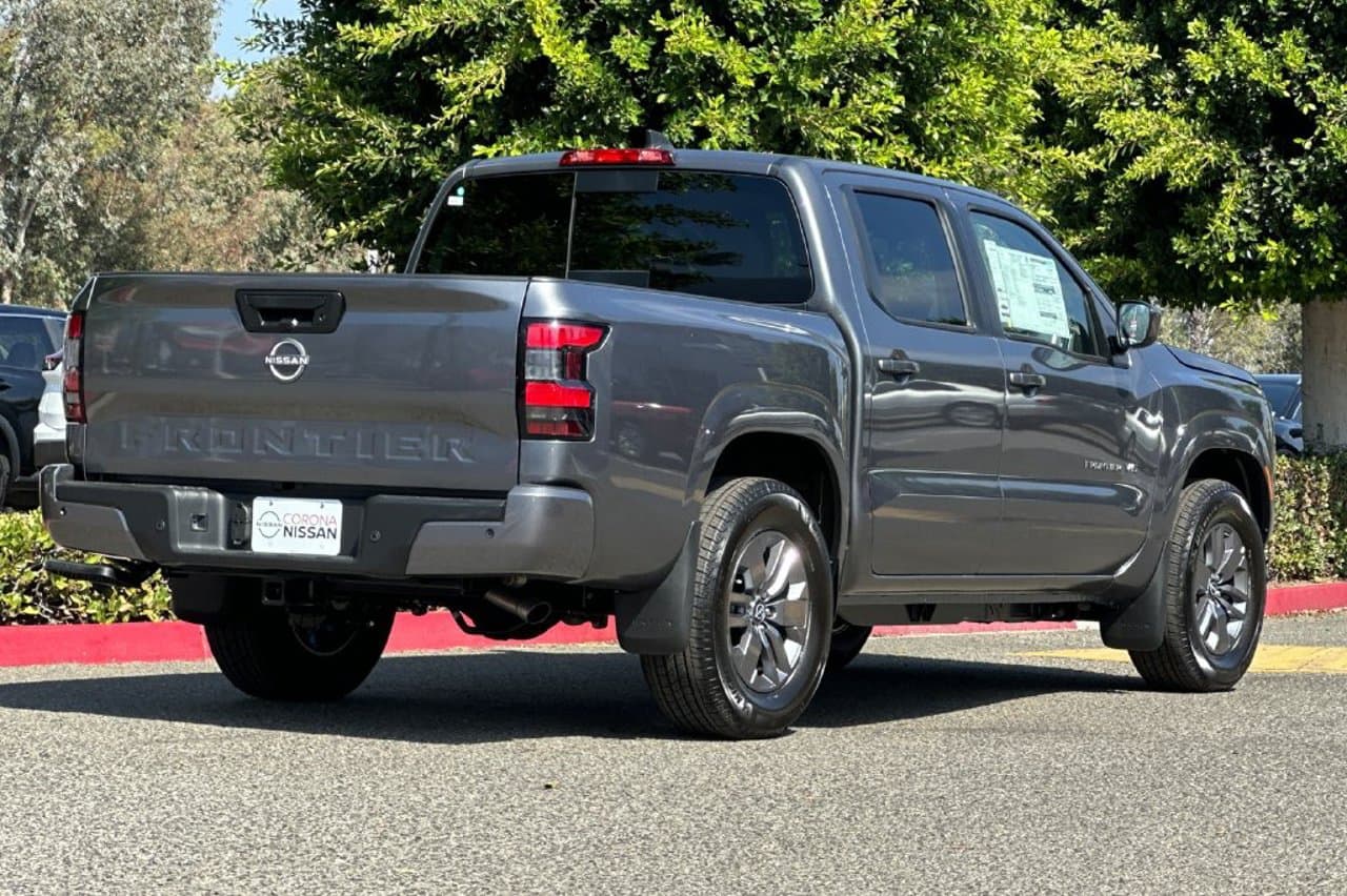 2027 Nissan Frontier SV 4