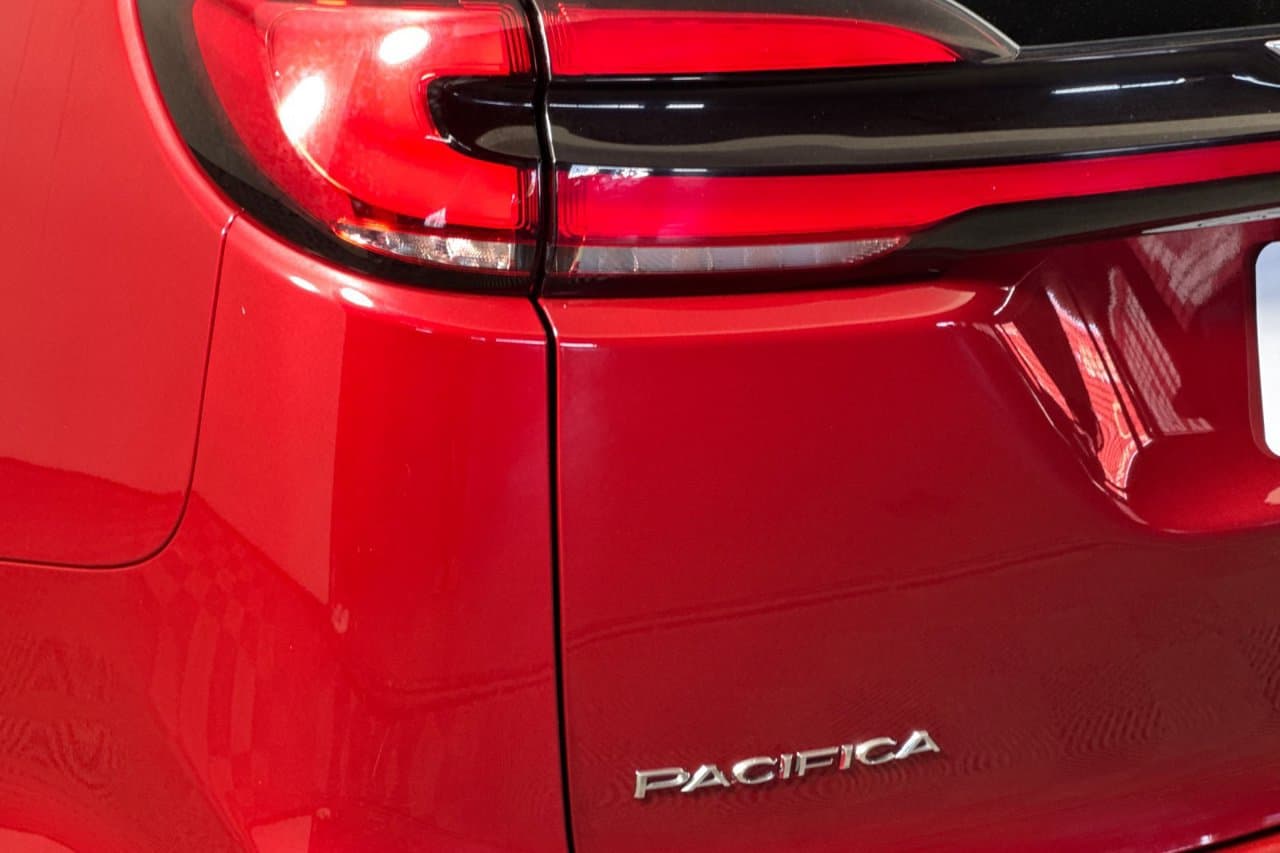 2024 Chrysler Pacifica Touring L 23
