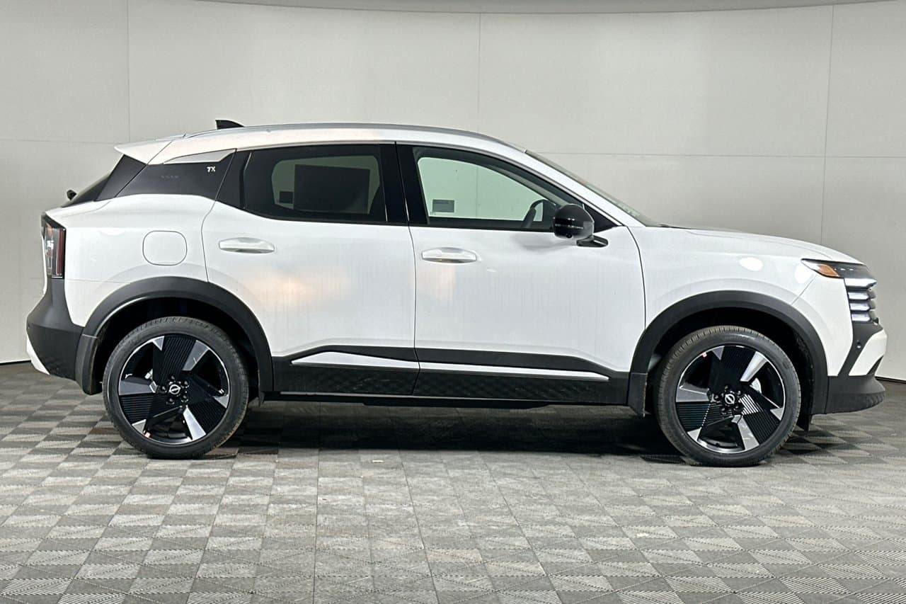 2026 Nissan Kicks SR 2