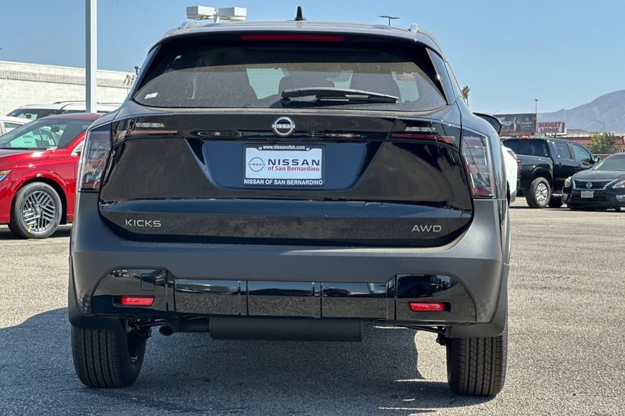 2027 Nissan Kicks SV 4